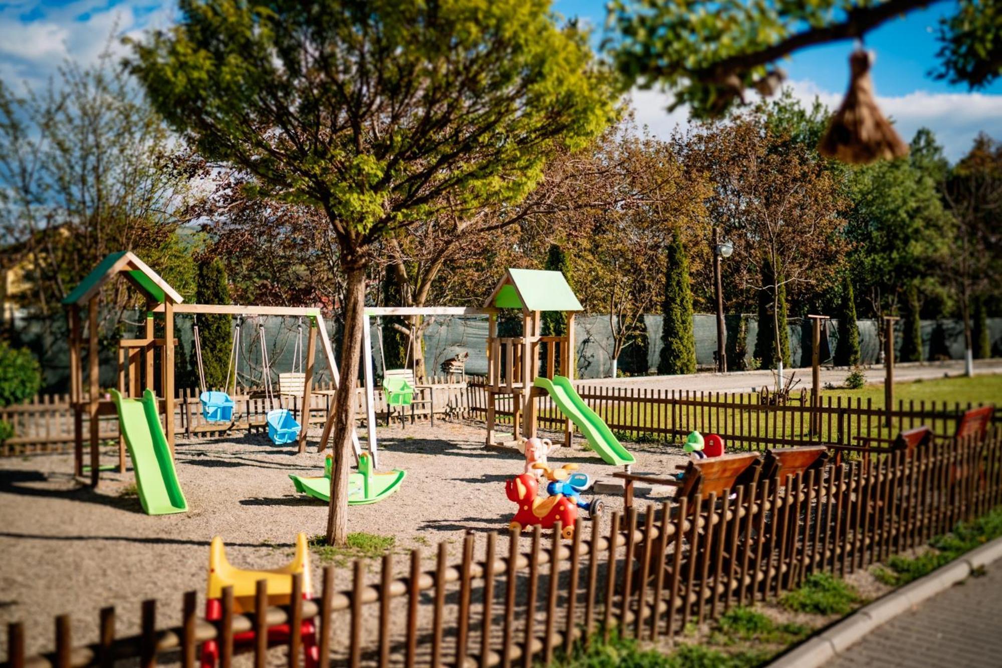 Hotel Montana Garden Răşinari Esterno foto